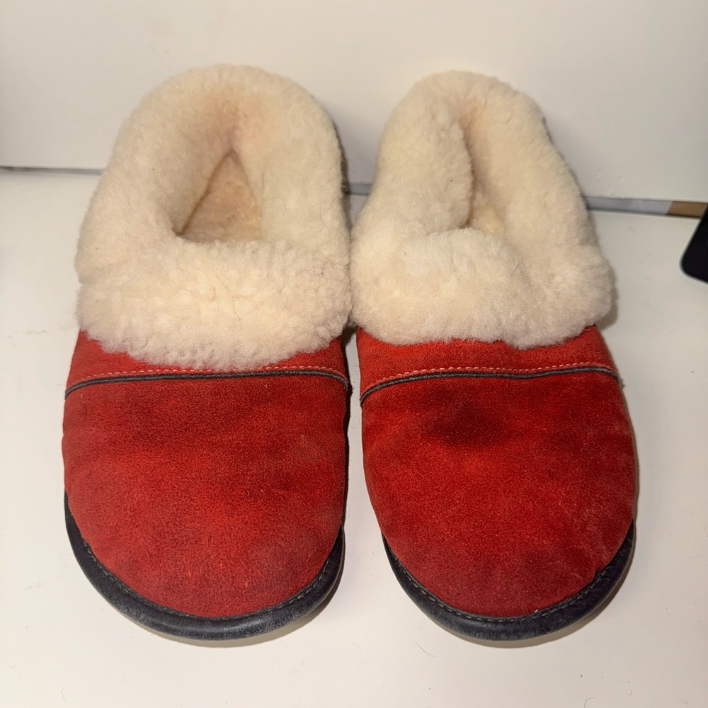 GARNEAU WOMENS Sz 8-9 SHEEPSKIN LINING SUEDE SHEARLING SLIPPERS RED COLOR
